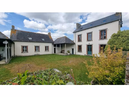 cotes d'armor  merléac  ancien maison d'école de 3 chambres avec 2 appartements à deux cha