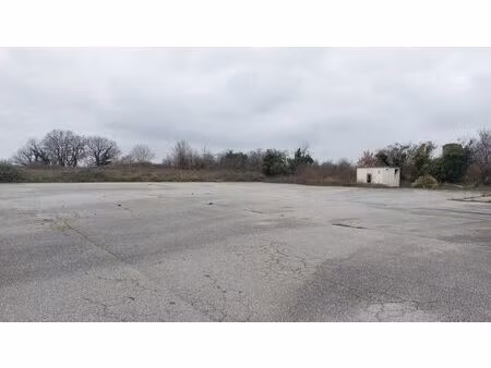 location commerce 3243 m² à poitiers (86000)