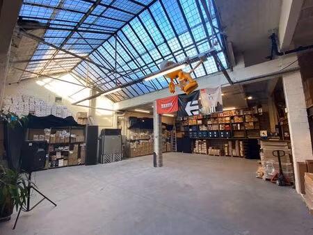 entrepôt/atelier spacieux et lumineux de +/- 680 m² à vendre