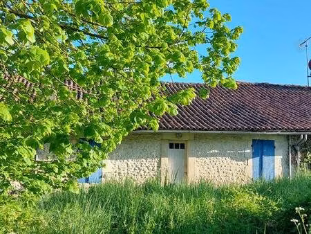 maison de 68 m² avec dépendance  garages et jardin