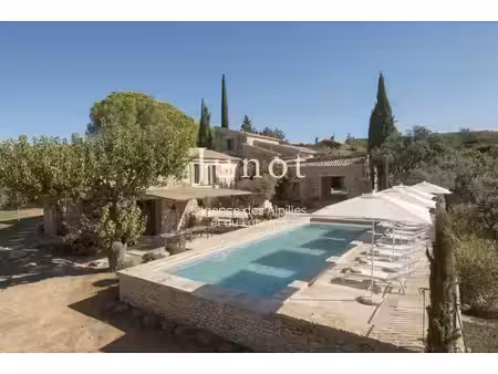 prestigieuse maison de campagne de 423 m2 en location gordes  france