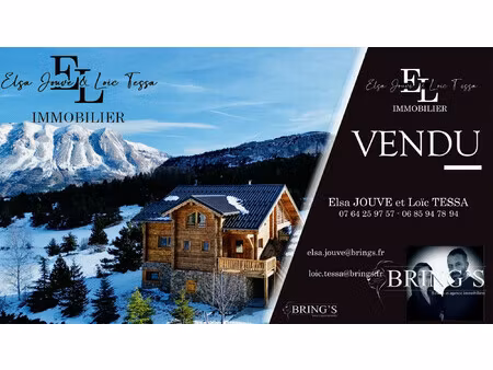 somptueux chalet édifié sur un terrain de 1335 m²