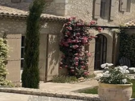 villa de luxe de 5 pièces en location eygalières  provence-alpes-côte d'azur
