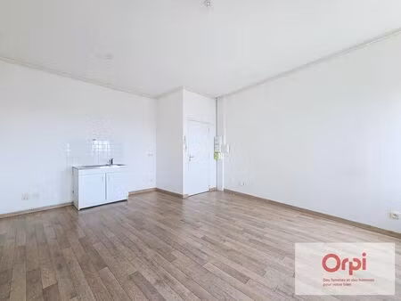 location appartement 3 pièces 56 m² à commentry (03600)