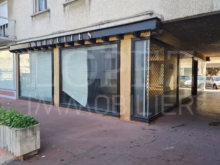 local commercial mazamet 78 m2