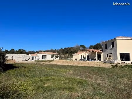 terrain 737 m² vers pont du gard