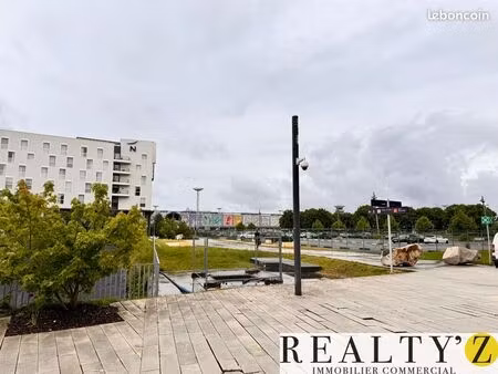 local commercial 758 m²