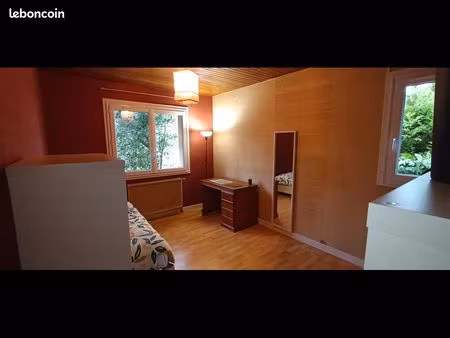 studio meublé de 9 5m²