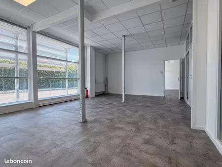 local bureau refait à neuf