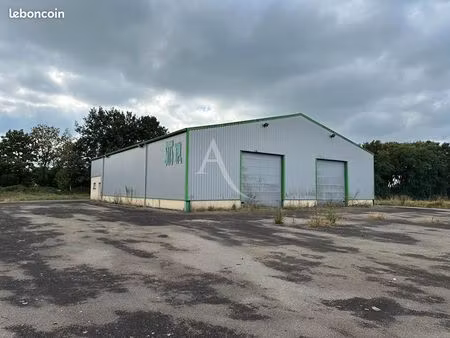 entrepôt 500 m² ambrieres les vallees