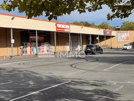 local commercial 869 m²