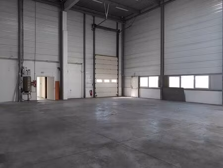 location local d'activités calais 292 m²
