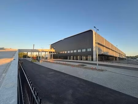 location local d'activités lezennes 6 432 m²