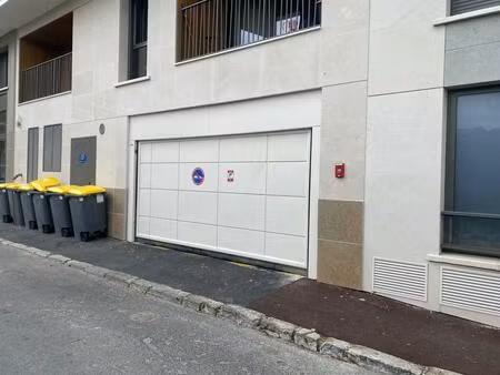 parking deux roues à louer