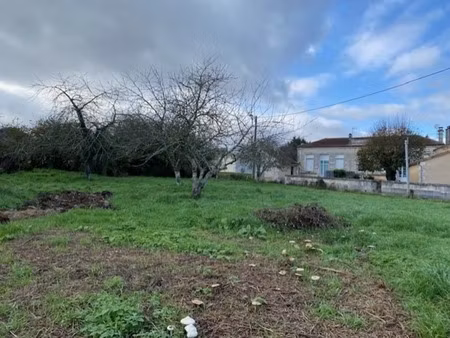 terrain constructible  à vendre  de 1 102 00 m² dignac (16)