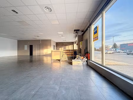 location locaux professionnels 163 m² à la côte-saint-andré (38260)  1 990 €