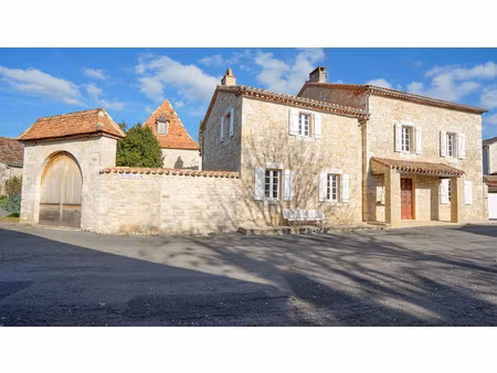 maison de village  5 chambres. grenier et dépendances (pigeo
