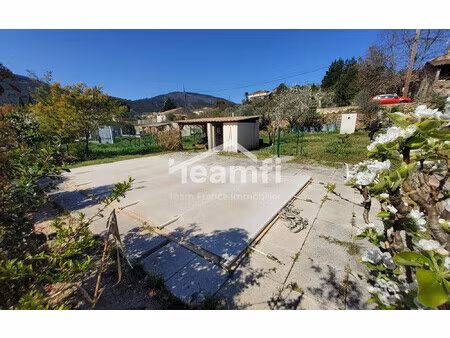 terrain constructible de 1 240 m² avec piscine – saint-floren