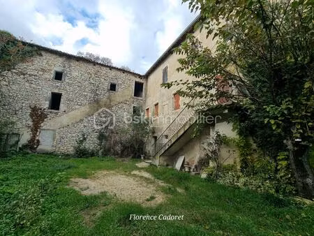 maison de 400 m² à lussan
