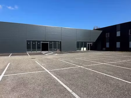 location commerce 1112 m² à montélimar (26200)