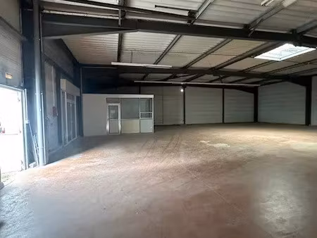 location commerce 418 m² à montélimar (26200)