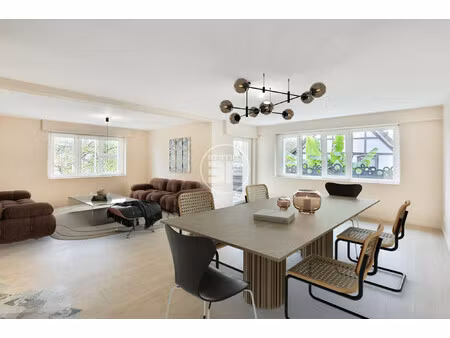 179m²  6 pièces  4 chambres.