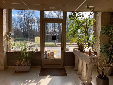 local commercial et appartement habitable de suite avec dé