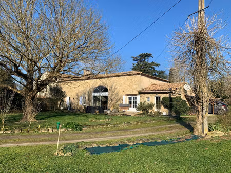 maison en pierre de 186 m2 avec dépendances et parc arboré