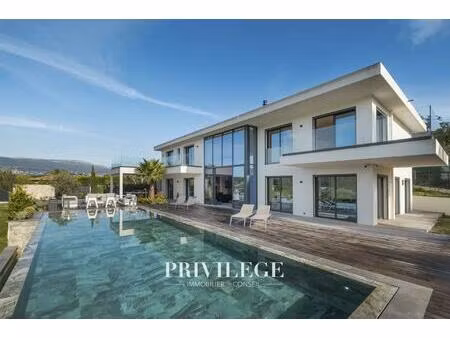 villa d'exception à mougins - 340 m2 habitables sur un terrain paysager de 2 791 m2