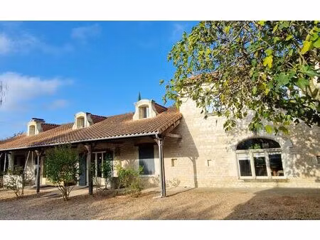 maison vézières 280 m² t-6 à vendre  435 500 €