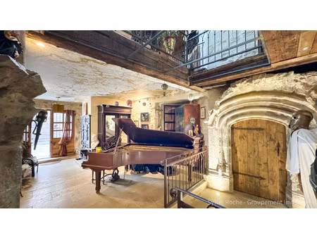 château historique du xiie siècle avec gîte  a proximité d'o