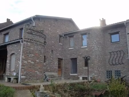 charmante maison de caractère en 3 façades avec jardin