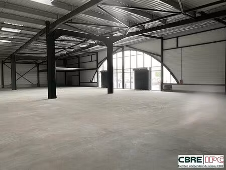 location commerce hagetmau 893 m²