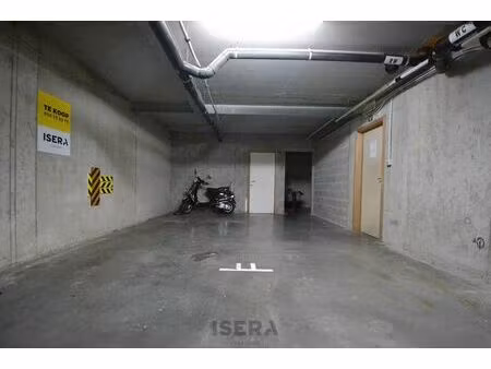 grote ondergrondse staanplaats in hartje sint-andries.