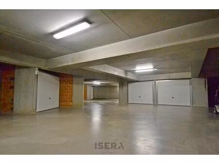 ruimte verhuurde garagebox in uitstekende staat in centrum torhout