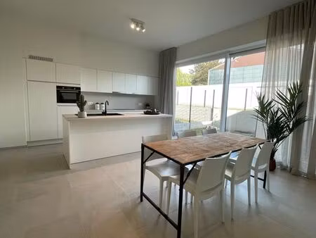 gelijkvloers appartement met terras en tuin (gv02)