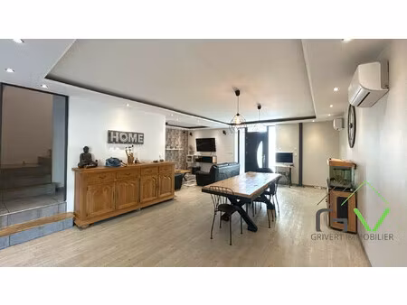 maison de village spacieuse de 137 15m² avec piscine au coeur d