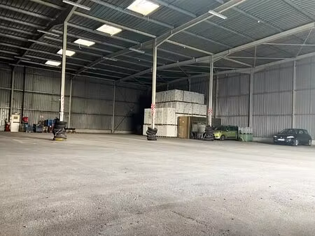 location local d'activités le plessis pate 2 600 m²