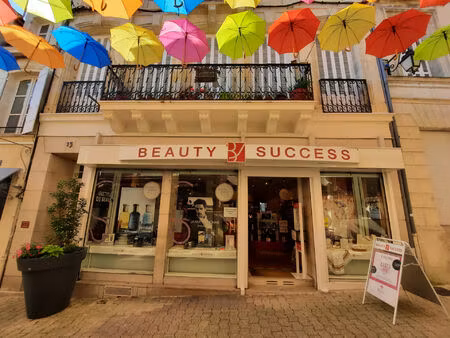 location commerce 5 pièces 96 m² à jonzac (17500)