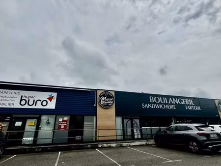 location local commercial