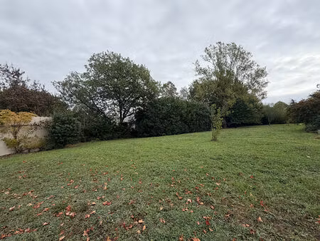 pechbusque - terrain constructible viabilisé de 2268m² 