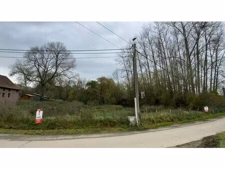 terrain à bâtir pour une villa quatre façades.