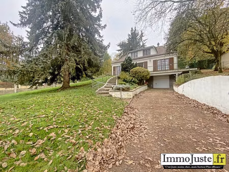 maison avec sous-sol et un terrain de 1364m2