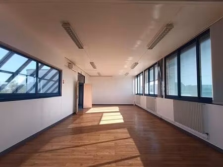 location bureau poitiers 806 m²