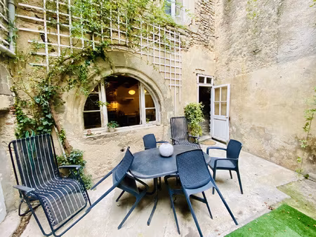 conques-sur-orbiel: maison de village de 207 m2 avec cours e