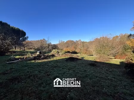 terrain 879 m²