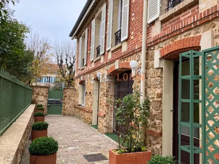 location maison 4 pièces 86 m² à le vésinet (78110)  2 500 €