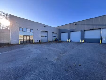 +/- 2.500m² d'entrepôt à louer à villers le bouillet