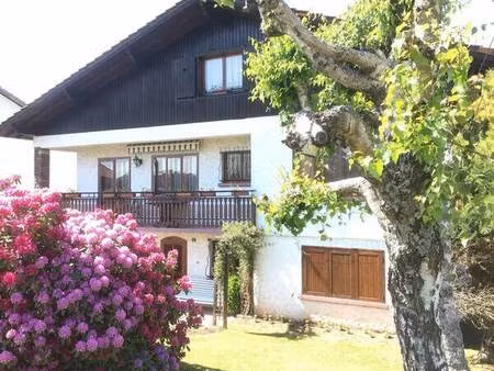 maison d’environ 176 m²  8 pièces dont 3 chambres  terrain 7.9 ares