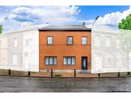 coquette maison 3ch. avec jardin et garage!